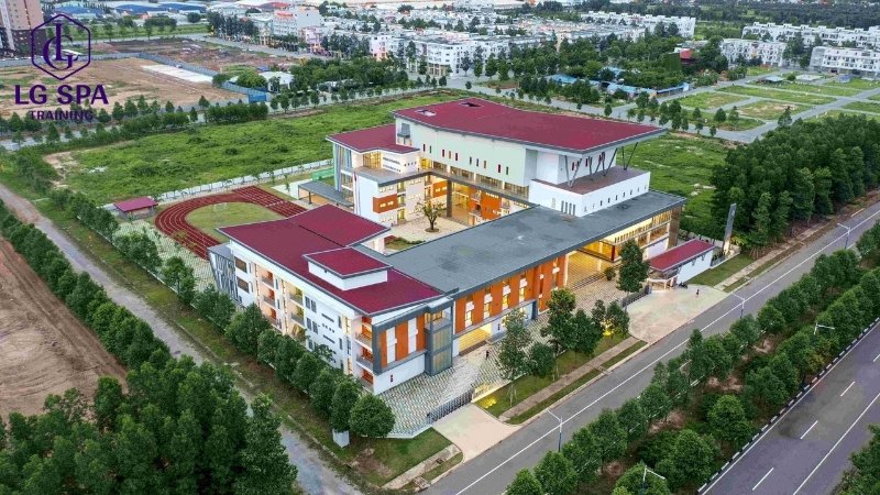 học lớp 10 tại trường quốc tế