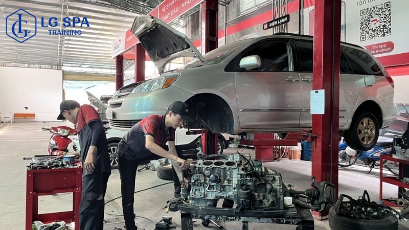 Nên học nghề gì khi không có bằng cấp 3? Nghề sửa ô tô 