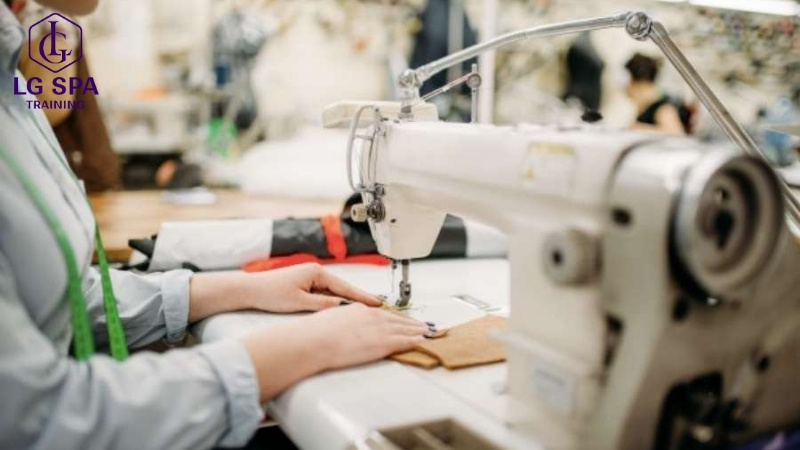 Trượt đại học nên học nghề gì? Học nghề may mặc