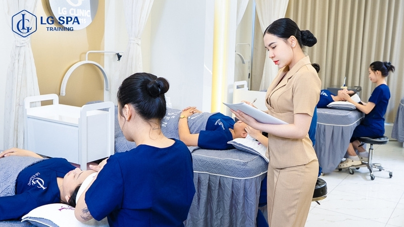 nghề spa cần sự tỉ mỉ và tập trung cao