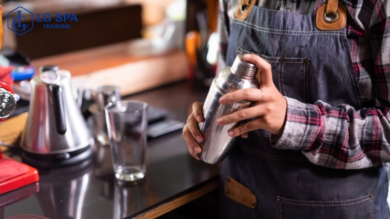 15 tuổi học nghề pha chế đồ uống