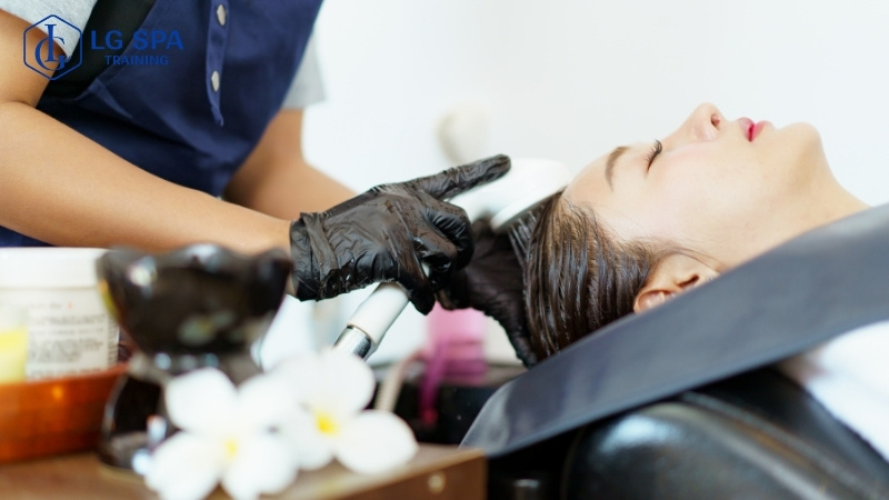 16 tuổi học nghề gội dầu dưỡng sinh