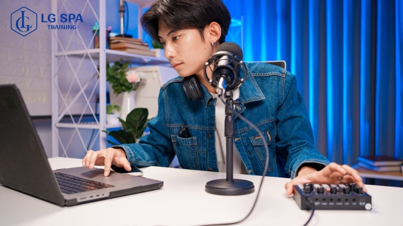 16 tuổi làm nghề sáng tạo nội dung