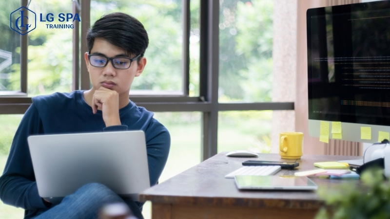 18 tuổi học nghề công nghệ thông tin