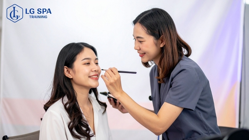 19 tuổi học nghề makeup