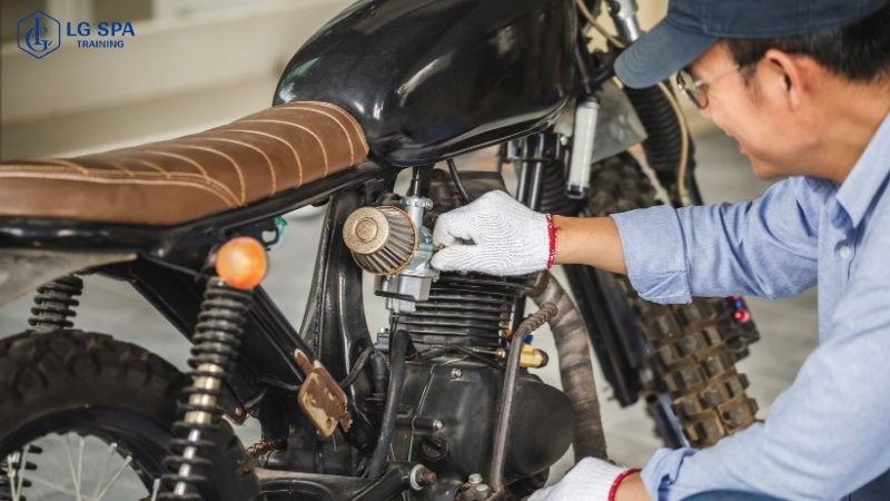 20 tuổi học sửa chữa xe máy