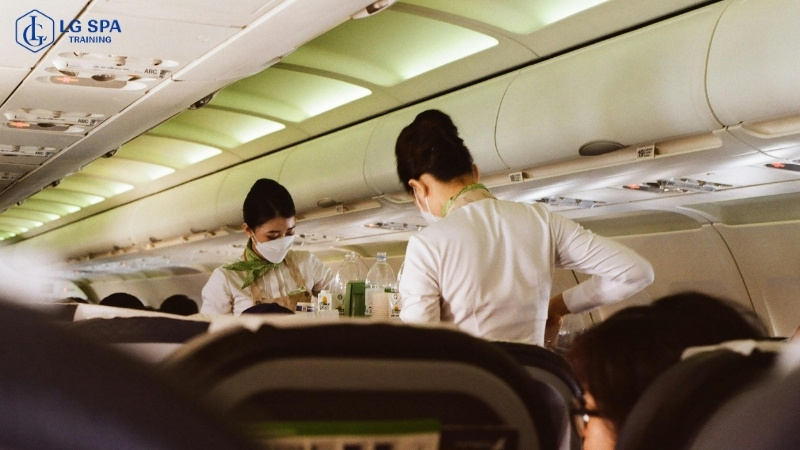 20 tuổi học làm tiếp viên hàng không