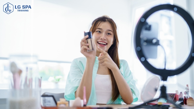 21 tuổi làm content creator