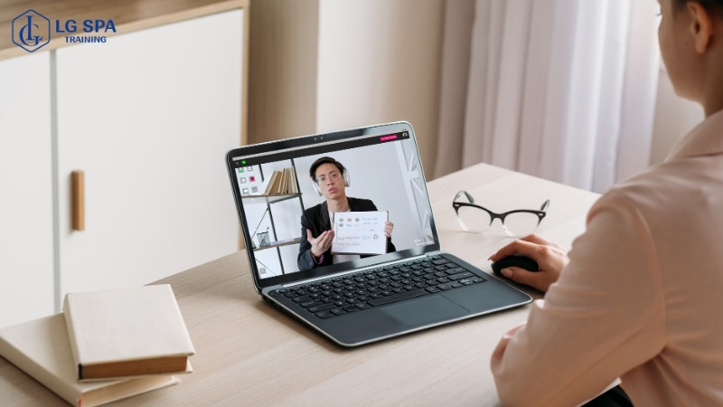 21 tuổi làm nghề coaching online