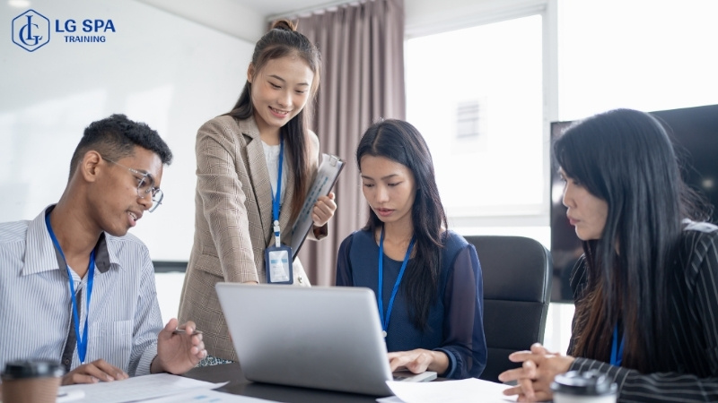 21 tuổi làm nhân viên pr và truyền thông