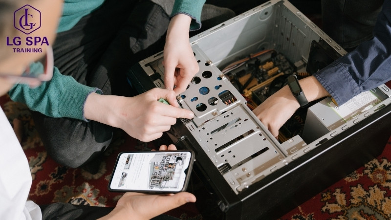 24 tuổi làm nghề sữa chữa điện tử