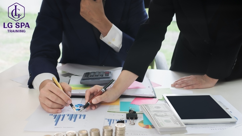 chuyên viên phân tích tài chính lương 40 triệu