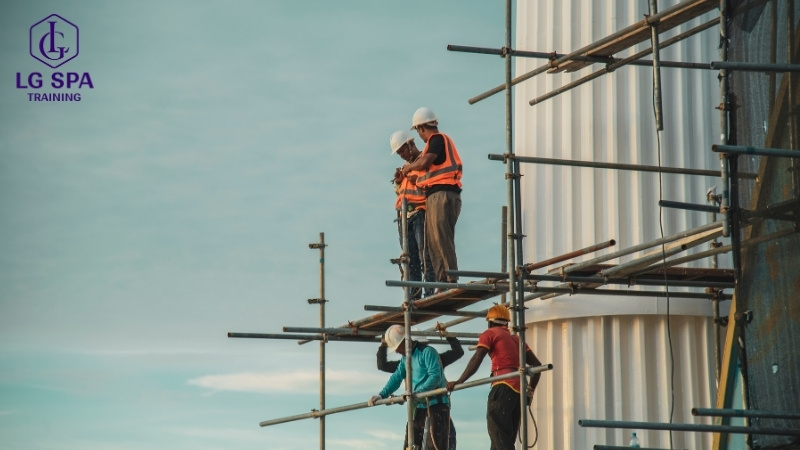 công nhân xây dựng cho người học dốt