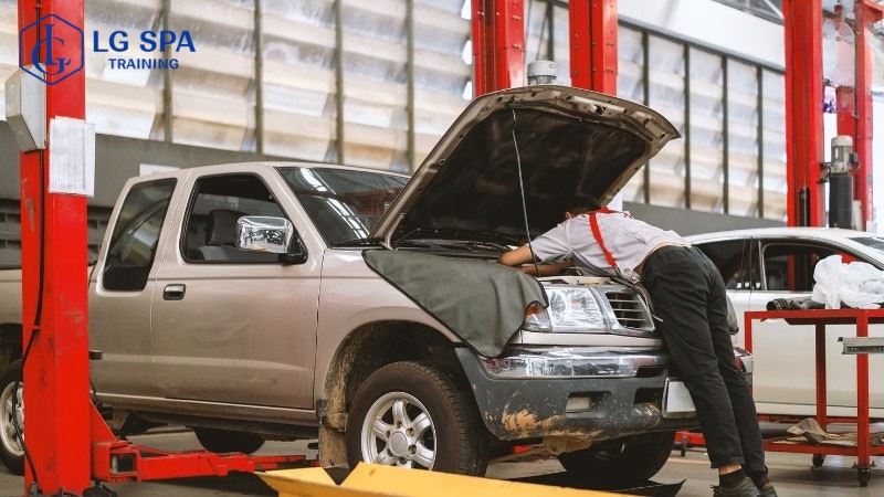 Nên học nghề gì bây giờ? Học công nghệ ô tô