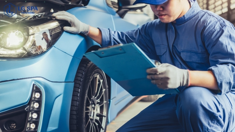 học kỹ thuật viên sửa chữa ở tuổi 21