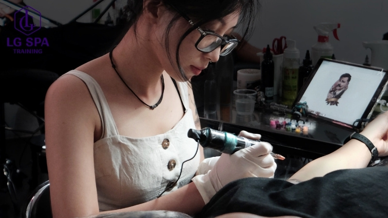 học làm thợ xăm ở tuổi 25