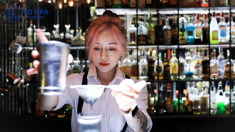 học nghề bartender cho nữ