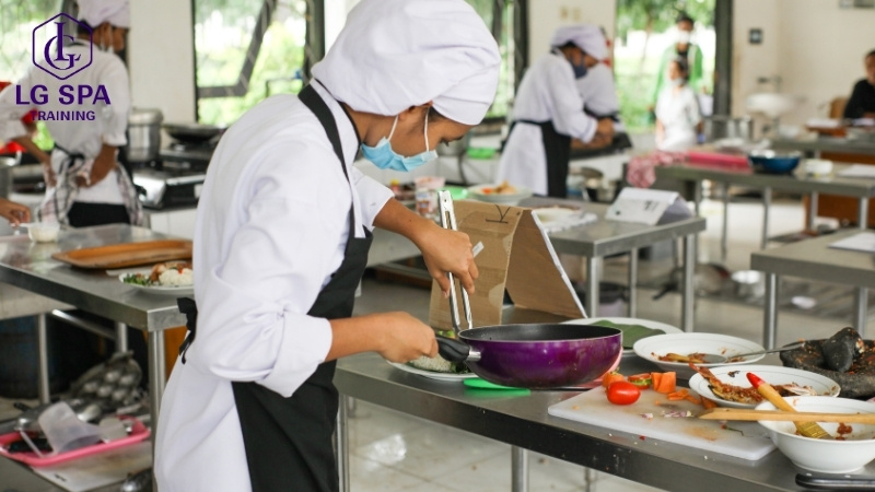 học nghề đầu bếp ở tuổi 28