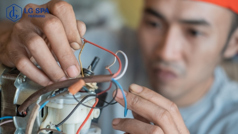 học nghề sửa điện máy điện lạnh tuổi 19