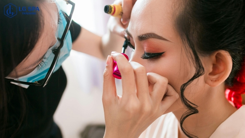 học trang điểm ở tuổi 21