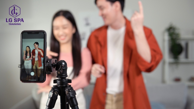 Không học đại học thì làm gì​? Làm content creator