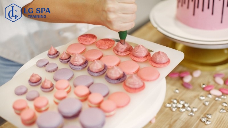 Nên học nghề gì bây giờ?Làm nghề thợ làm bánh