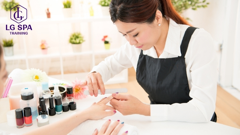 làm thợ nail sau lớp 8