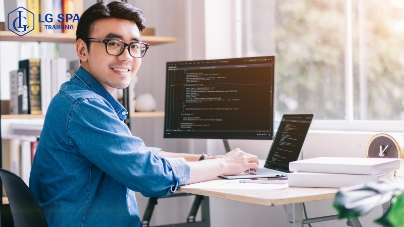 nam 30 tuổi theo nghề công nghệ thông tin