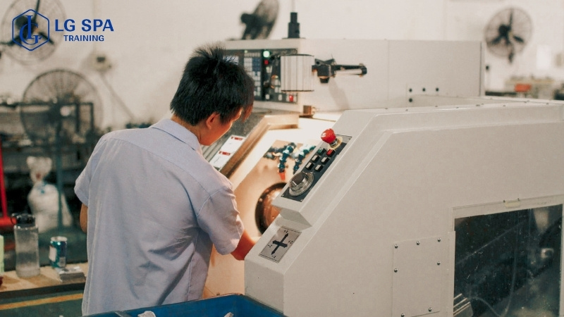 nam 35 tuổi học nghề cơ khí