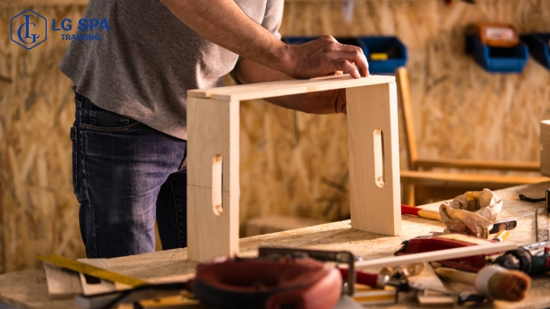 nam giới 30 tuổi học làm nghề thủ công