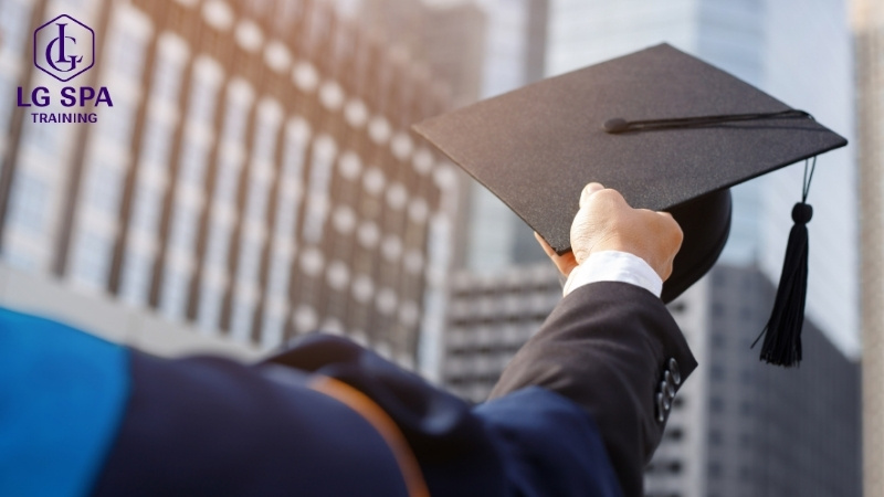 nền tảng học vấn và kinh nghiệm 28 tuổi