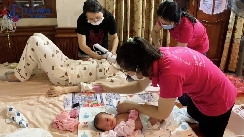 ngành chăm sóc mẹ bầu và trẻ sau sinh hot trong tương lai cho nữ