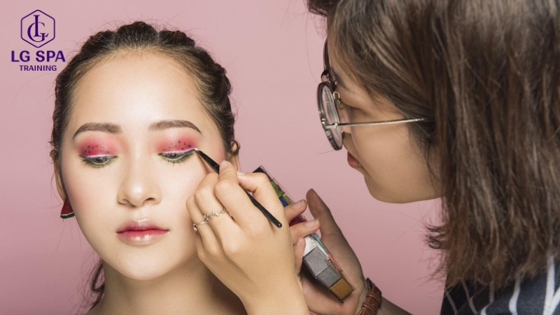 nghề makeup không cần bằng cấp 2