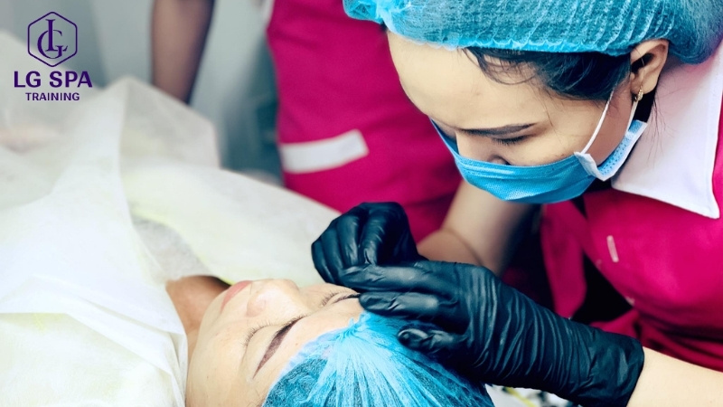 nghề phun xăm thẩm mỹ cho tuổi 32