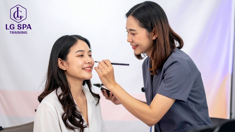 nghề thợ makeup châu á lương 10 triệu