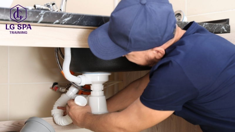 Những công việc ổn định không cần bằng cấp​? Học nghề thợ điện nước 