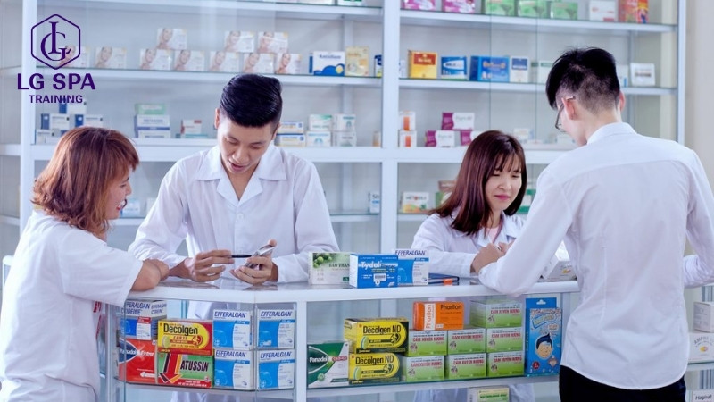 người trầm tính làm dược sĩ