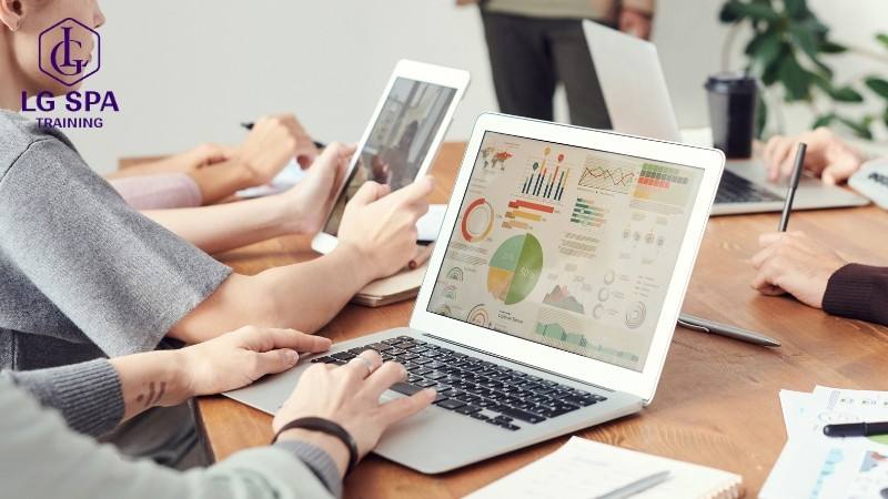 người trầm tính làm nghề phân tích dữ liệu