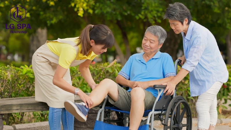 nhân viên chăm sóc người cao tuổi lương 10 triệu