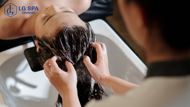 nữ 30 tuổi làm nghề gội đầu dưỡng sinh