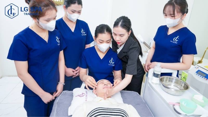 nữ 30 tuổi làm nghề spa