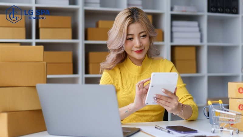 nữ làm nghề kinh doanh bán hàng