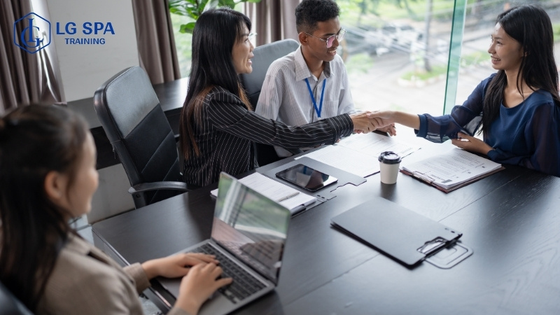 nữ làm nghề quản trị nhân lực phù hợp với con gái