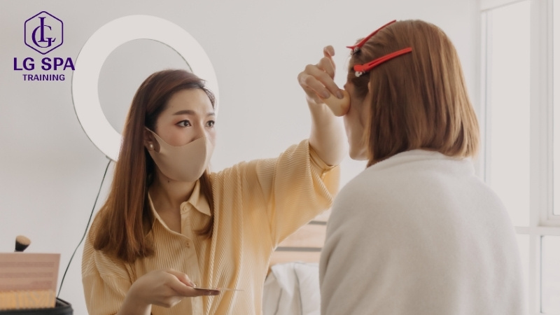 thợ trang điểm cho người học hết lớp 8